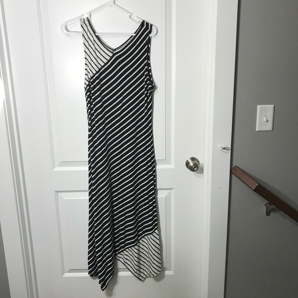 Max Studio London Sleeveless Black Ivory Asymmetrical Stripe Stretch Maxi Lg